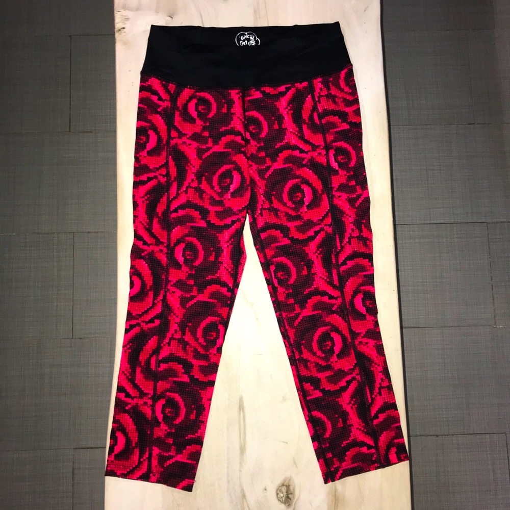 Women's High-Waist Active Capri - Red Rose Print